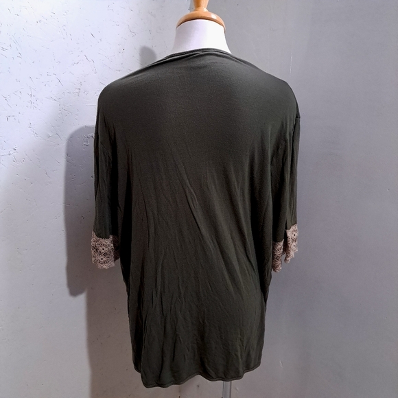 Amanda | Lace Trim V-Neck Top olive Green - Picture 6 of 10